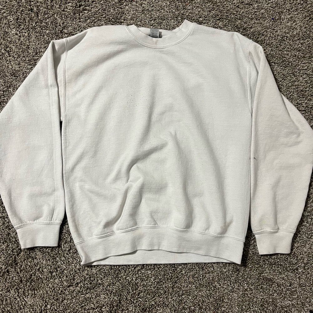GILDAN white crewneck